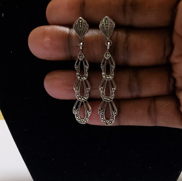 Stunning Estate Signed Three Tier Sterling Silver Marcasite Dangle Earrings. - Picture 3 of 7